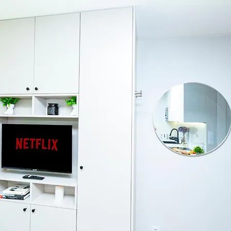 Park View - 150m Do Metra- Bezplatny Parking Appartamento